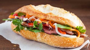 20 công nhân nhập viện sau ăn bánh mì