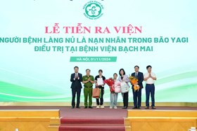 B&#233; g&#225;i L&#224;ng Nủ được xuất viện sau 50 ng&#224;y điều trị