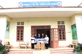 Tạp ch&#237; Điều dưỡng Việt Nam chung tay c&#249;ng Trạm Y tế thị trấn Phố R&#224;ng khắc phục hậu quả sau b&#227;o số 3 Yagi 